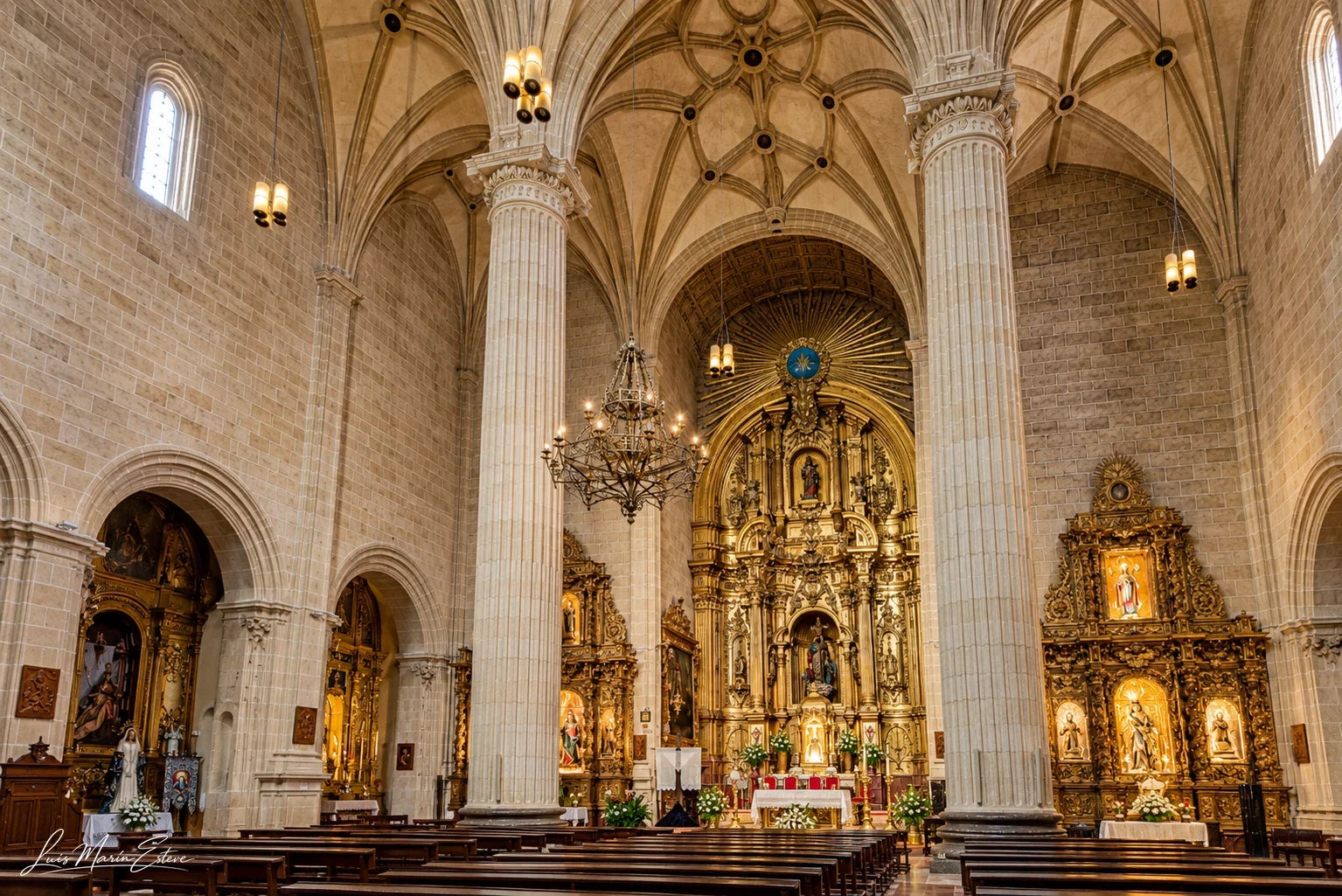 Interior de la iglesia de El Salvador