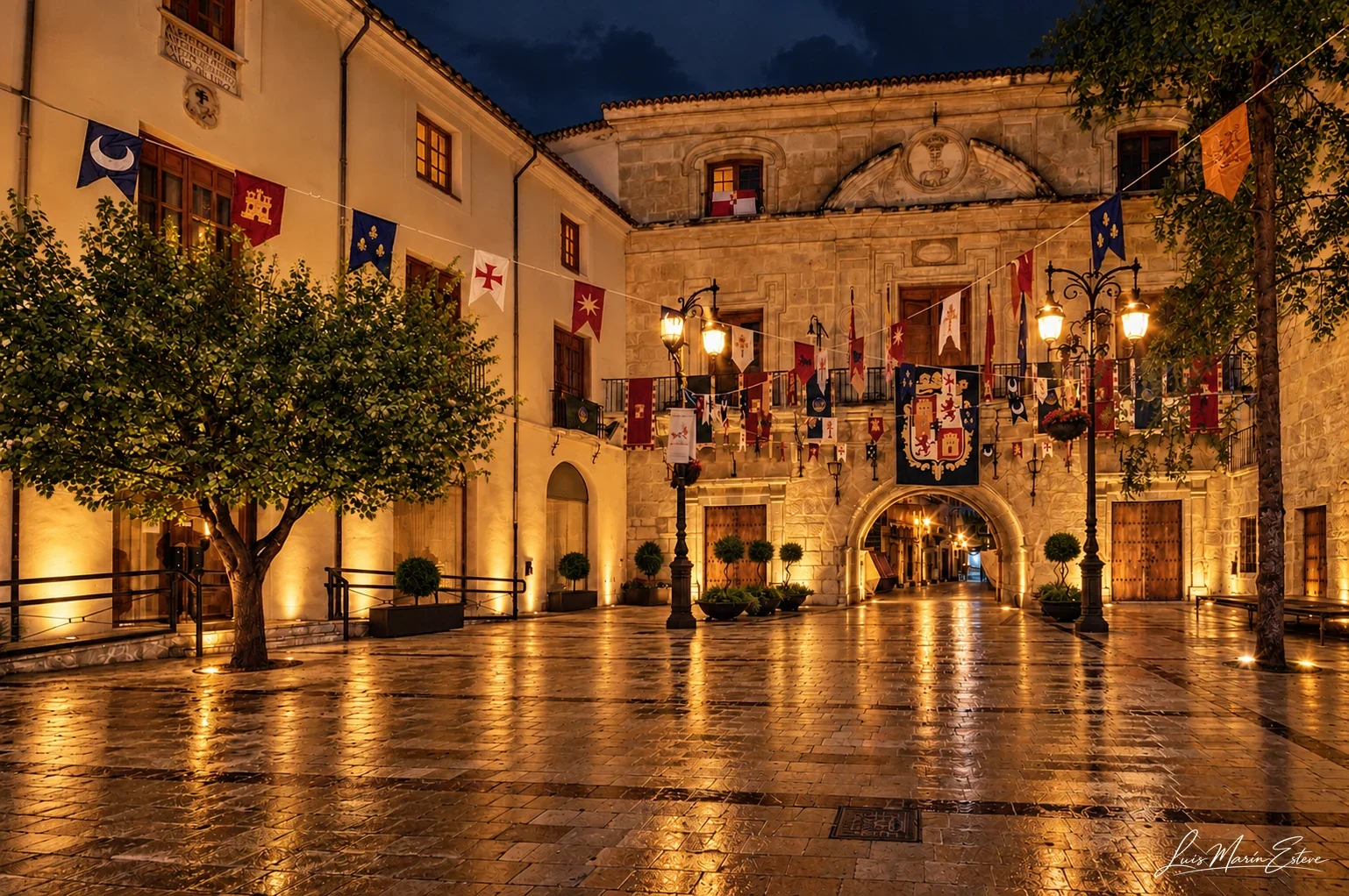 Plaza del Ayuntamiento de noche