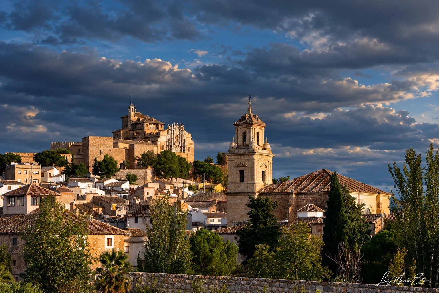 Vistas al castillo y a la iglesia del Salvador
